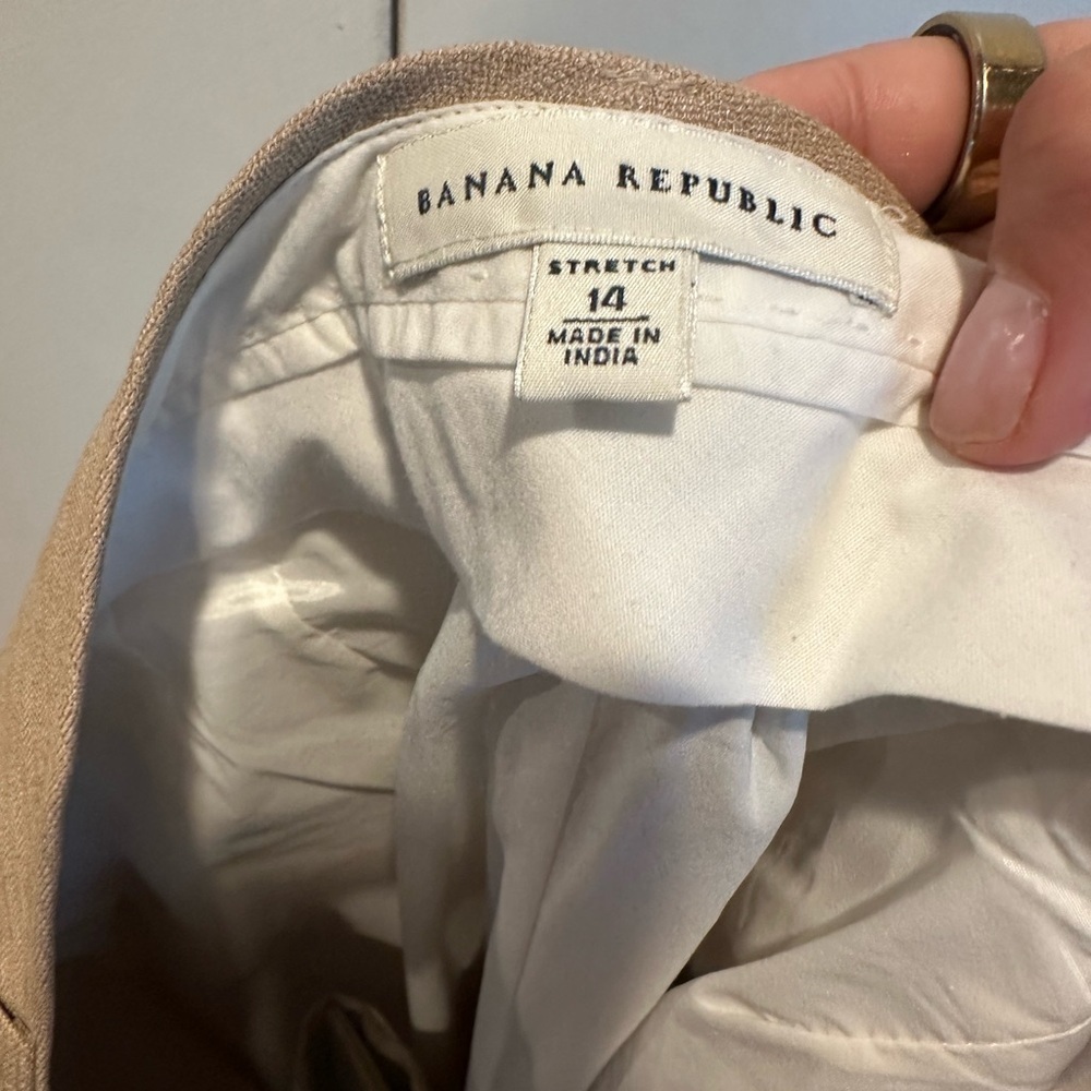 Women's trousers from Banana Republic, size 14. - Picture 2 of 3